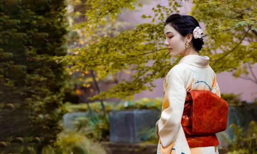 Embracing Tradition and Comfort: The Art of Wearing a Yukata